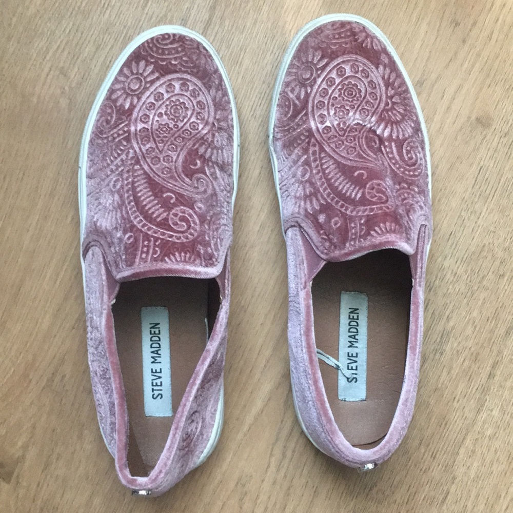 Steve Madden Velvet Slip Ons
